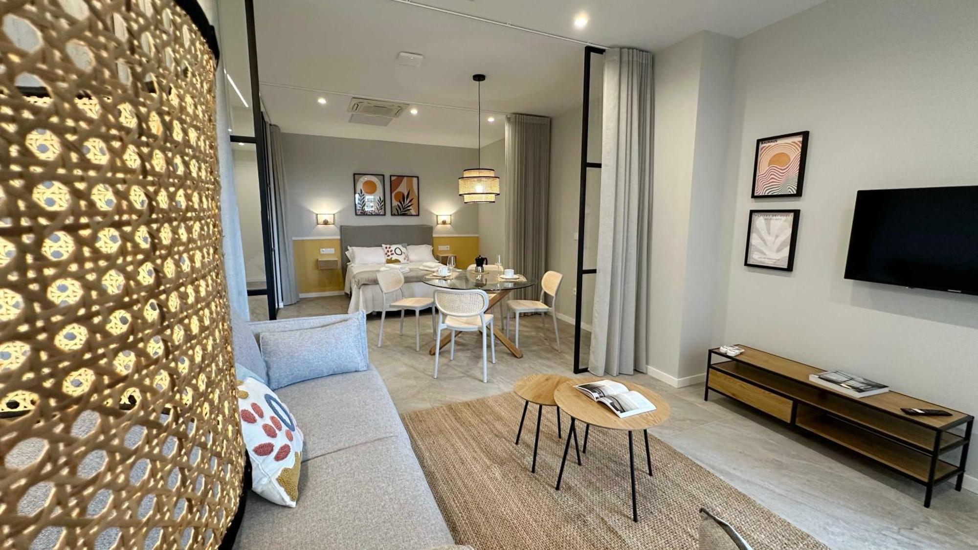 Paseo Colon Apartment *
