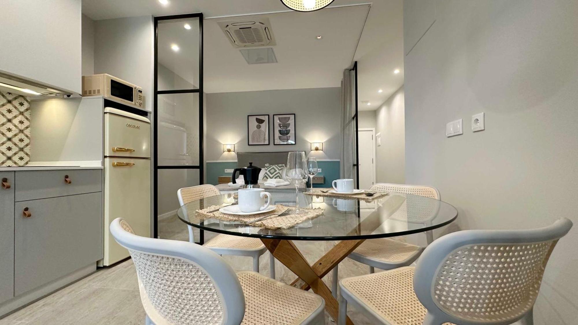 Paseo Colon Apartment *