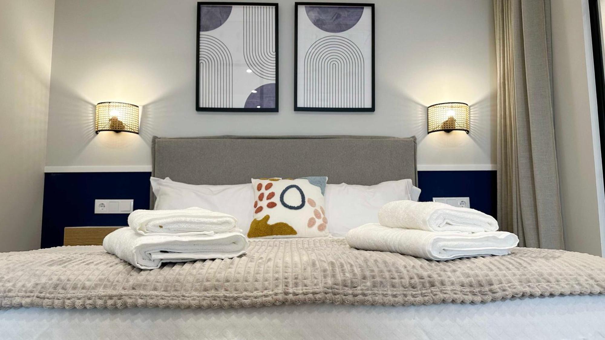 Paseo Colon Apartment *
